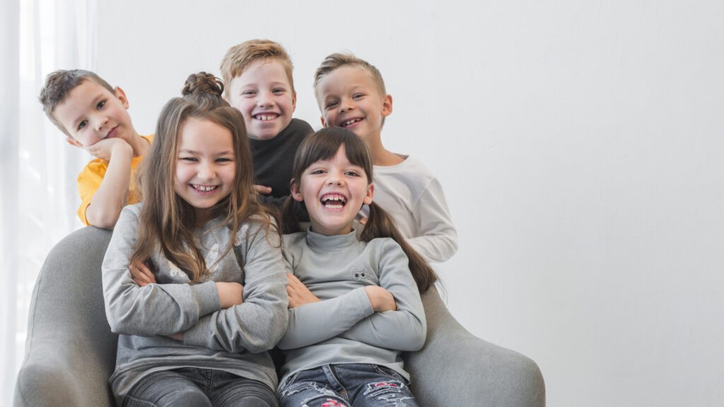 kids-posing-together