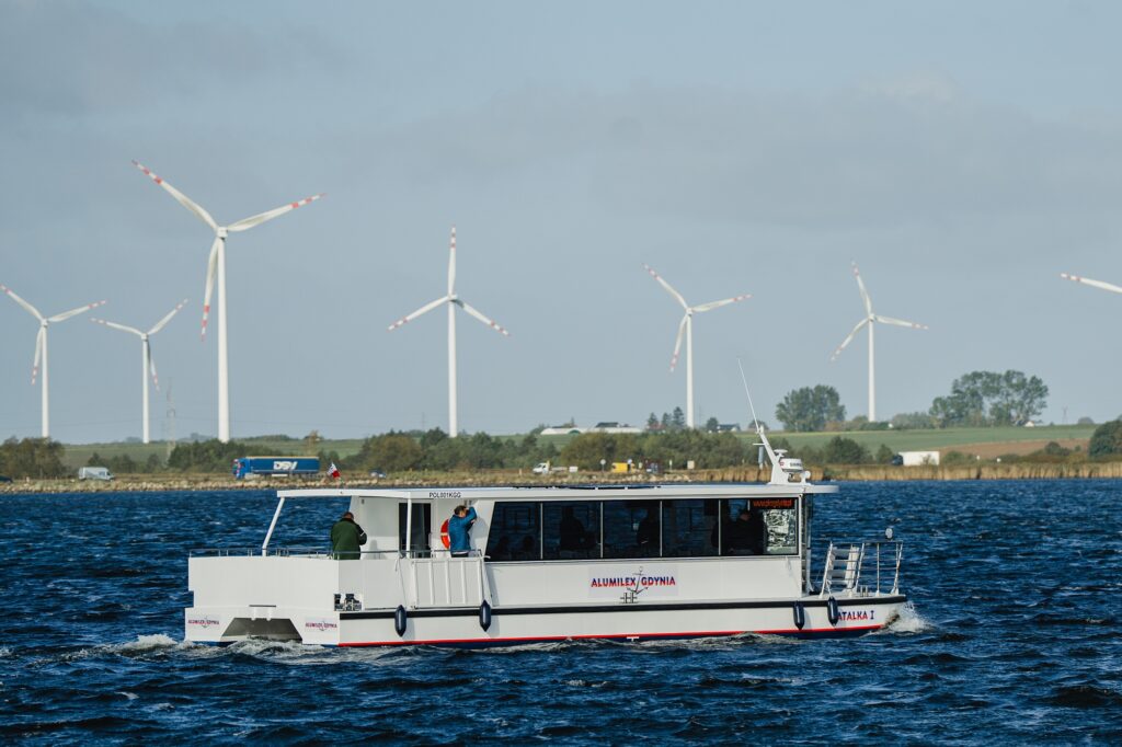 NOWY_TRAMWAJ_ELEKTRYCZNY_W_POWIAT_PUCKI_FOT_KONRAD_KEDZIOR (3 z 1)