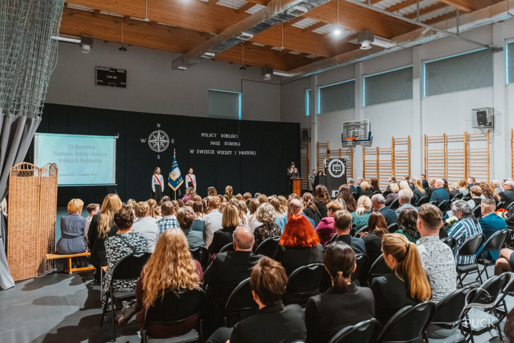 Zdjęcia z uroczystości 10-lecia nadania imienia Szkole Podstawowej w Łebczu