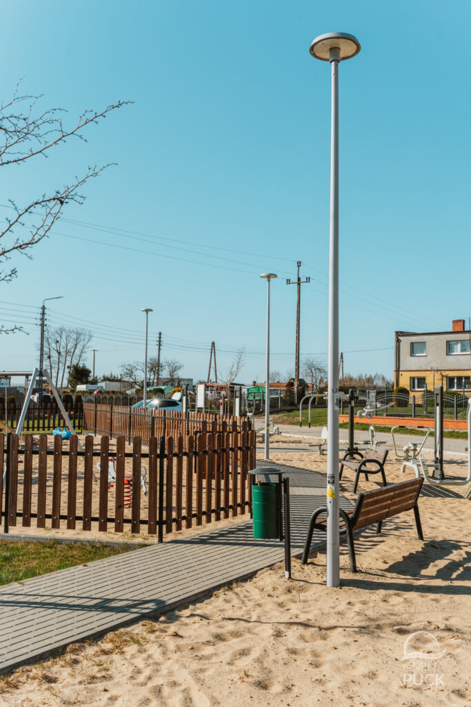Lampy w Mieroszynie – plac zabaw przy ulicy Zamkowej (5 z 5)