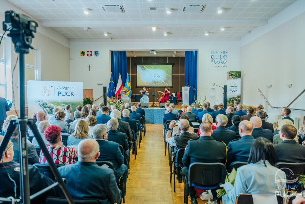 Uroczysta sesja z okazji 35-lecia Gminy Puck