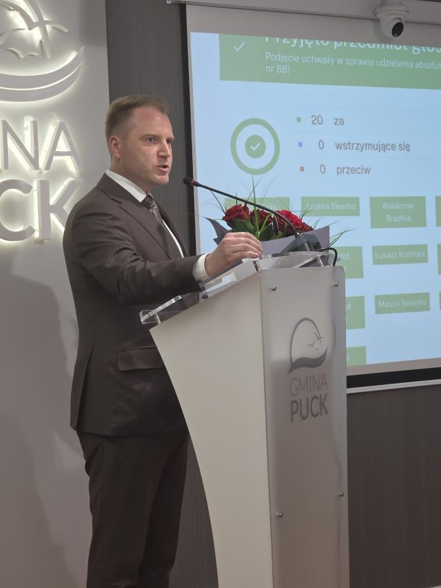 Wójt Gminy Puck podczas sesji absolutoryjnej