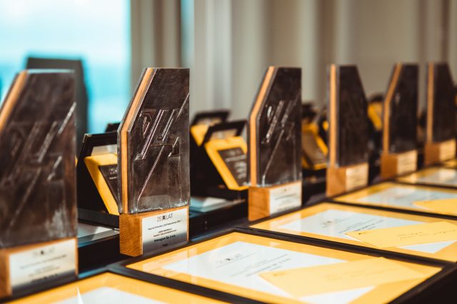 Statuetki konkursu Gryf Gospodarczy