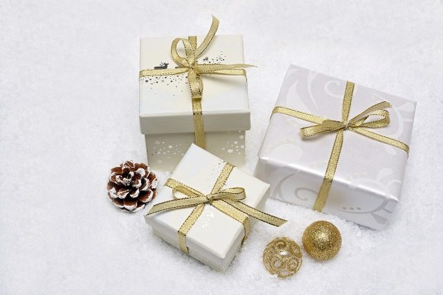 christmas-gift-3019973_1280