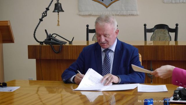 podpisanie umowy rozbudowe szkoly w polchowie 2017 (1)